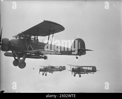 AUSBILDUNG VON LUFTWAFFENPILOTEN DER FLOTTE IM TORPEDOABWURF. ROYAL MARINEFLUGSTATION, CRAIL. - Fairey Schwertfisch Mk I Naval Torpedoflugzeug im Flug. (785 Sqd) Stockfoto