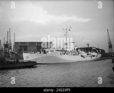 HMS DIANELLA (CORVETTE). 25. JANUAR 1943, ROYAL ALBERT DOCK. - Blick auf den Hafenbogen Stockfoto