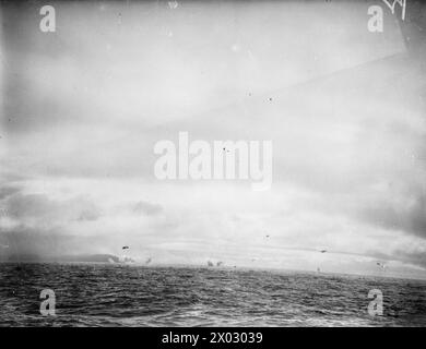 AN BORD DES ZERSTÖRERS HMS BEDUIN. SEPTEMBER 1941. - Ein üblicher Torpedoangriff durch Flugzeuge Stockfoto