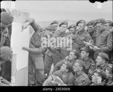 Vom 4. Bis 5. Juni 1944 wurden die Männer der 22. Independent Parachute Company, 6. Airborne Division, über die bevorstehende Invasion in Großbritannien informiert. Stockfoto