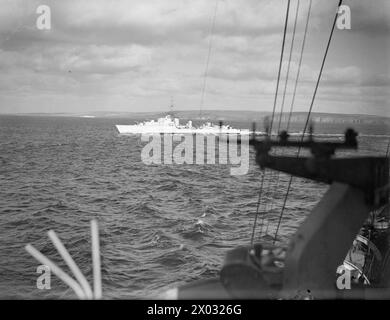 SCHIFFE VON DER HMS ASHANTI AUS GESEHEN. MÄRZ 1942, AN BORD DES ZERSTÖRERS DER STAMMESKLASSE AUF SEE. - HMS ESKIMO, britischer Zerstörer der Tribal-Klasse Royal Navy, ESKIMO (HMS), Fregatte Stockfoto