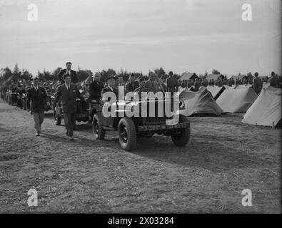 Präsident Roosevelt und Winston Churchill treffen sich am 14. Januar 1943 in der Nähe von Casablanca zu einer großen Strategiekonferenz mit Stabschefs, um die Pläne der Alliierten zu koordinieren. Die französischen Generäle de Gaulle und Giraud diskutierten über die Vereinheitlichung der Kriegsanstrengungen des französischen Reiches. Stockfoto