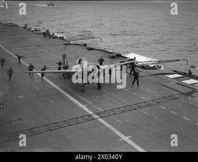 MALTA KONVOI. 10-12. AUGUST 1942. - Ein Grumman Martlet landet auf INDOMITABLE Stockfoto