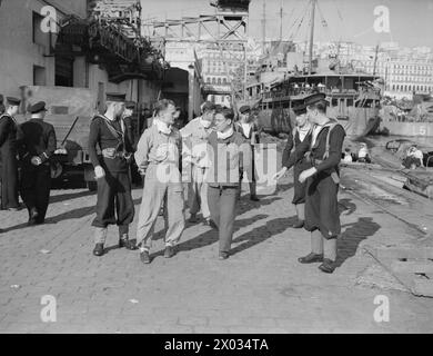 MARINE-WACHEN DEUTSCHE FLIEGER-GEFANGENE WURDEN ÜBER ALGIER ABGESCHOSSEN. 3. DEZEMBER 1942. Stockfoto