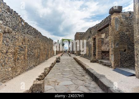 Straße durch die Ruinen von Pompeji in der Nähe von Neapel, Italien Stockfoto