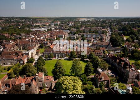 Blick auf die King's School Canterbury vom Bell Harry Tower der Kathedrale von Canterbury Stockfoto