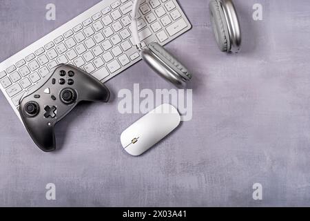 PC-Tastatur und Zubehör für Videospiele. Stockfoto