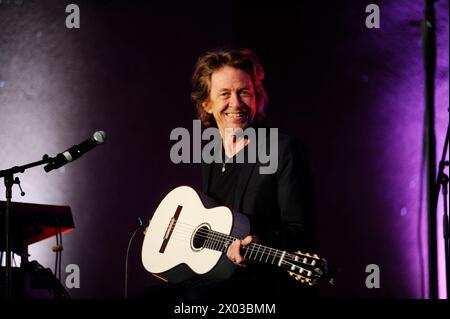 Der amerikanische Jazz-Gitarrist Dominic Miller in der Essener Erlöserkirche. US-amerikanischer Jazzgitarrist Dominic Miller in Essen. Essen NRW DEUDEGERMANYDEUTSCHLANDALLEMAGNE Stockfoto