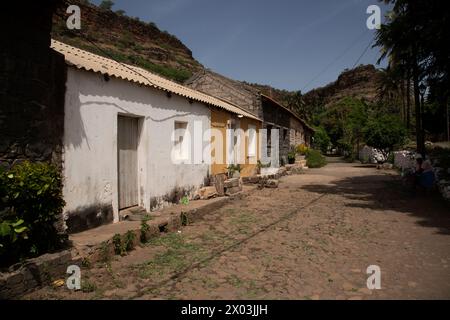 Rua Banana (Bananenstraße) mit traditionellem Wohnhaus, Cidade Velha (Altstadt, gegründet 1462), Santiago, Kap Verde (Republik Cabo Verde) Stockfoto