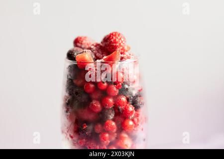 Beeren gefrorene Mischung aus Erdbeere, Heidelbeere, Himbeere, brombeere, Stockfoto