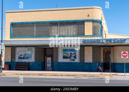 Roswell Transit Station, einst Greyhound Bus Depot, im modernen Art Deco Streamline Stil gebaut, an der Main Street, Roswell, New Mexico, USA. Stockfoto