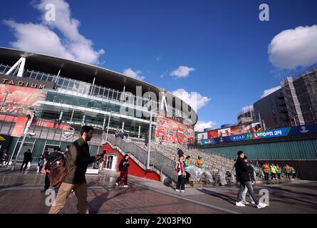 Fans vor dem Viertelfinale der UEFA Champions League, das erste Legspiel zwischen Arsenal und Bayern München im Emirates Stadium in London. Bilddatum: Dienstag, 9. April 2024. Stockfoto