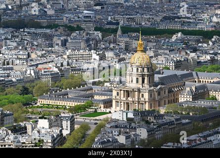 Paris, Frankreich. April 2024. © PHOTOPQR/OUEST FRANCE/Franck Dubray ; Paris ; 09/04/2024 ; Vue aerienne de la ville de Paris depuis la Tour Montparnasse Les Invalides (Foto Franck Dubray) - Luftaufnahme der Stadt Paris April 2024 Credit: MAXPPP/Alamy Live News Stockfoto