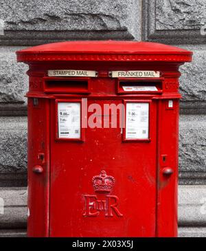 London, England, Großbritannien. April 2024. Ein Postfach in Zentral-London, während die IT-Anfrage von Post Office Horizon fortgesetzt wird. (Kreditbild: © Vuk Valcic/ZUMA Press Wire) NUR REDAKTIONELLE VERWENDUNG! Nicht für kommerzielle ZWECKE! Stockfoto