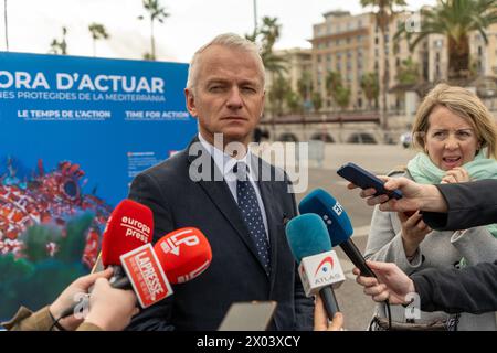 Barcelona, 09.04.2024, Barcelona, Spanien. April 2024. Der Fürst von Monaco, Albert II., besucht die Ausstellung seiner Stiftung über Monaco Explorations Oceans im Rahmen der UNESCO-Konferenz über die Ozeane der Ozeane, die in diesen Tagen in Barcelona El Príncipe de Mónaco, Alberto II, stattfindet. visita la exposición de su Fundación erfahre mehr über Monaco Explorations en el marco de la conferencia Década del Océano de la UNESCO que se días celebrando estos está en Barcelona. Auf dem Bild: Xavier Prache News cronaca -Barcelona, Spanien Dienstag, 9. april 2024 (Foto: Eric Renom/LaPresse) Credit: LaPresse/Al Stockfoto