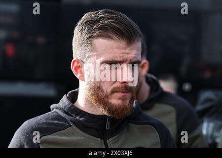 Nicky Cadden aus Barnsley kommt während des Spiels der Sky Bet League 1 Stevenage gegen Barnsley im Lamex Stadium, Stevenage, Großbritannien, 9. April 2024 (Foto: Mark Cosgrove/News Images) Stockfoto