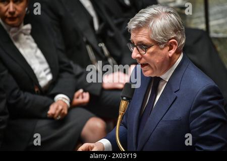 Paris, Frankreich. April 2024. Der französische stellvertretende Minister für Gesundheit und Prävention Frederic Valletoux spricht während einer Sitzung von Fragen an die Regierung in der Nationalversammlung in Paris am 9. April 2024. Foto: Firas Abdullah/ABACAPRESS.COM Credit: Abaca Press/Alamy Live News Stockfoto