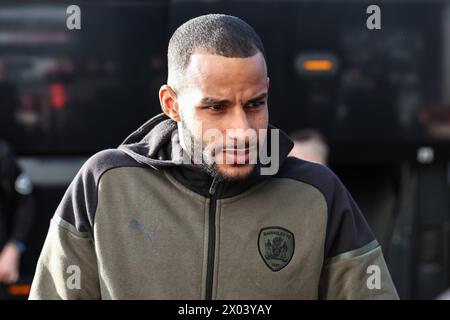 Barry Cotter aus Barnsley kommt während des Spiels der Sky Bet League 1 Stevenage gegen Barnsley im Lamex Stadium, Stevenage, Großbritannien, 9. April 2024 (Foto: Mark Cosgrove/News Images) Stockfoto