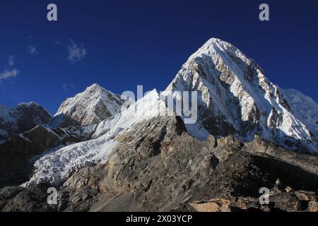 Mount Pumori von Kala Patthar aus gesehen, Nepal. Stockfoto