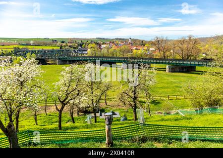 Eine frühlingshafte Radtour Anfang April bei herrlichem Sonnenschein entlang der Saale- und ILM-Talradwege von Naumburg/Saale bis kurz vor Gotha - Do Stockfoto