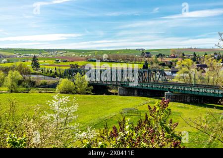 Eine frühlingshafte Radtour Anfang April bei herrlichem Sonnenschein entlang der Saale- und ILM-Talradwege von Naumburg/Saale bis kurz vor Gotha - Do Stockfoto