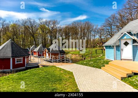 Eine frühlingshafte Radtour Anfang April bei herrlichem Sonnenschein entlang der Saale- und ILM-Talradwege von Naumburg/Saale bis kurz vor Gotha - Do Stockfoto