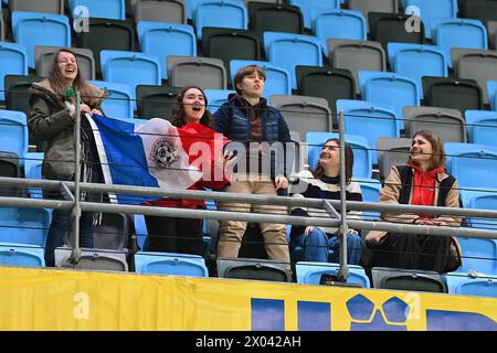 Göteborg, Schweden. April 2024. Gamla Ullevi, Göteborg, Schweden, 9. April 2024: Französische Fans während des Euro-Qualifikationsspiels am 9. April 2024 zwischen Schweden und Frankreich bei Gamla Ullevi in Göteborg, Schweden (Peter Sonander/SPP) Credit: SPP Sport Press Photo. /Alamy Live News Stockfoto