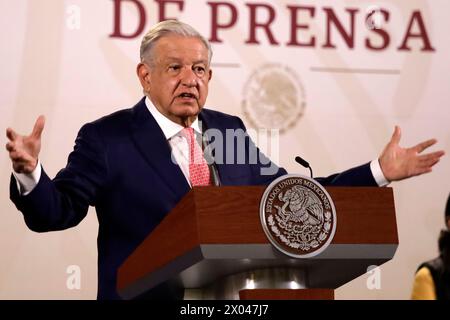 Mexiko-Stadt, Mexiko. April 2024. Präsident von Mexiko, Andres Manuel Lopez Obrador, spricht während des Pressegesprächs im Nationalpalast. (Kreditbild: © Luis Barron/OKULARIS Via ZUMA Press Wire) NUR REDAKTIONELLE VERWENDUNG! Nicht für kommerzielle ZWECKE! Stockfoto