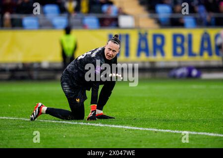 Göteborg, Schweden. April 2024. GÖTEBORG, SCHWEDEN 20240409Frankreichs Torhüterin #16 Pauline Peyraud-Magnin während des UEFA Women's European Qualifier League A Gruppe A3 zwischen Schweden und Frankreich bei Gamla Ullevi in Göteborg, Schweden, 9. April 2024. Foto: Adam Ihse/TT/Kod 9200 Credit: TT News Agency/Alamy Live News Stockfoto