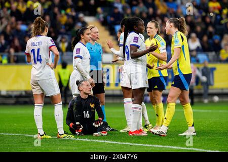 Göteborg, Schweden. April 2024. GÖTEBORG, SCHWEDEN 20240409Frankreichs Torhüterin #16 Pauline Peyraud-Magnin während des UEFA Women's European Qualifier League A Gruppe A3 zwischen Schweden und Frankreich bei Gamla Ullevi in Göteborg, Schweden, 9. April 2024. Foto: Adam Ihse/TT/Kod 9200 Credit: TT News Agency/Alamy Live News Stockfoto