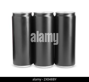 Energy Drinks in schwarzen Dosen isoliert auf weiß Stockfoto