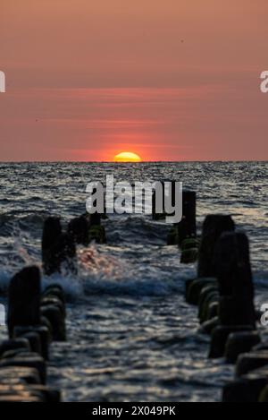 pier von Heringsdorf auf der deutschen insel Usedom im Sonnenaufgangslicht Stockfoto