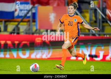 BREDA, NIEDERLANDE - 9. APRIL: Dominique Janssen aus den Niederlanden läuft mit dem Ball während der UEFA Women's Euro 2025 Gruppe am 9. April 2024 im Rat Verlegh Stadion in Breda, Niederlande, Ein Qualifikationsspiel am 2. Tag zwischen den Niederlanden und Norwegen. (Foto: Joris Verwijst/Orange Pictures) Stockfoto