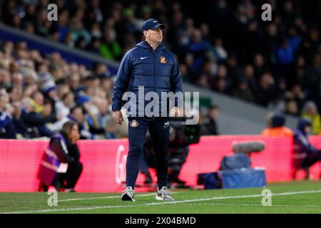 Mike Dodds, Interimsmanager von Sunderland, war während des Sky Bet Championship Matches in der Elland Road, Leeds, an der Touchline. Bilddatum: Dienstag, 9. April 2024. Stockfoto