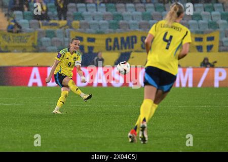 Göteborg, Schweden. April 2024. Gamla Ullevi, Göteborg, Schweden, 9. April 2024: Kosovare Asllani (9 Schweden) während des Euro-Qualifikationsspiels am 9. April 2024 zwischen Schweden und Frankreich bei Gamla Ullevi in Göteborg, Schweden (Peter Sonander/SPP) Credit: SPP Sport Press Photo. /Alamy Live News Stockfoto