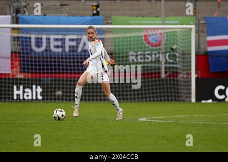 Aachen, Deutschland. April 2024. Aachen, Deutschland, 9. April 2024: Kathrin Hendrich ( 3 Deutschland ) während des UEFA-Europameisterspiels der Frauen zwischen Deutschland und Island in Aachen. (Julia Kneissl/SPP) Credit: SPP Sport Press Photo. /Alamy Live News Stockfoto