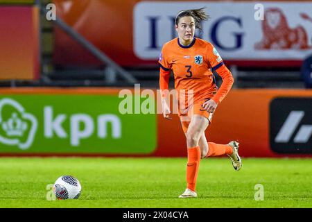 BREDA, NIEDERLANDE - 9. APRIL: Caitlin Dijkstra aus den Niederlanden läuft mit dem Ball während der UEFA Frauen Euro 2025 Gruppe am 9. April 2024 im Rat Verlegh Stadion in Breda, Niederlande, in der Qualifikationsrunde Tag 2. (Foto: Joris Verwijst/Orange Pictures) Stockfoto