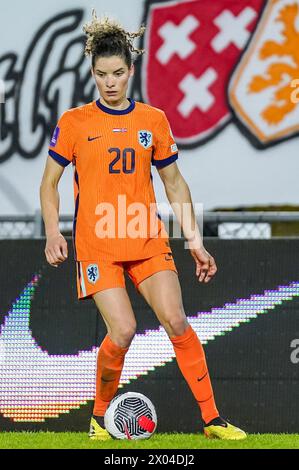 BREDA, NIEDERLANDE - 9. APRIL: Dominique Janssen aus den Niederlanden dribbelt mit dem Ball während der UEFA Women's Euro 2025 Gruppe Ein Qualifikationsspiel am 2. Tag zwischen den Niederlanden und Norwegen im Rat Verlegh Stadion am 9. April 2024 in Breda, Niederlande. (Foto: Joris Verwijst/Orange Pictures) Stockfoto