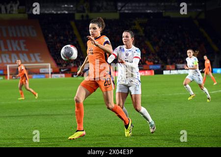 BREDA - (l-r) Dominique Janssen aus Holland, Tuva Hansen aus Norwegen während des Qualifikationsspiels der Frauen in der Gruppe A1 zwischen den Niederlanden und Norwegen im Rat Verlegh Stadion am 9. April 2024 in Breda, Niederlande. ANP GERRIT VAN KÖLN Stockfoto