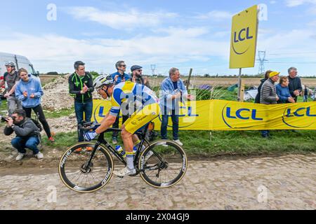 WARD VANHOOF am Pave de la Croix blanche et du Blocus in Mons-en-Pevele, dargestellt während des Männer-Elite-Rennens des Radrennens Paris-Roubaix, 260 km von Compiegne nach Roubaix, Frankreich , am Montag, den 7. April 2024 in Mons-en-Pevele , Frankreich . FOTO SPORTPIX | Stijn Audooren Stockfoto