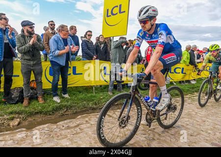 Mons En Pevele, Frankreich. April 2024. KASPER ASGREEN in Pave de la Croix blanche et du Blocus in Mons-en-Pevele, dargestellt während des Männer-Elite-Rennens des Radrennens Paris-Roubaix, 260 km von Compiegne nach Roubaix, Frankreich, am Montag, den 7. April 2024 in Mons-en-Pevele, Frankreich. Quelle: Sportpix/Alamy Live News Stockfoto