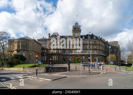 Bourne Avenue, Bournemouth, Vereinigtes Königreich - 9. April 2024: Bournemouth Council Civic Centre. Stockfoto