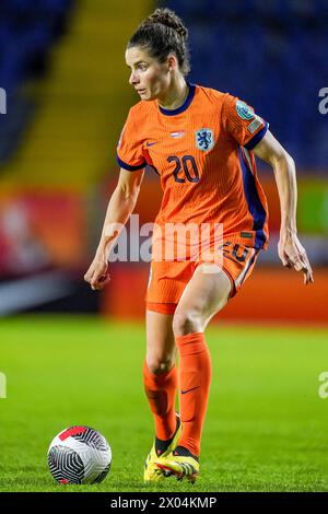 BREDA, NIEDERLANDE - 9. APRIL: Dominique Janssen aus den Niederlanden dribbelt mit dem Ball während der UEFA Women's Euro 2025 Gruppe Ein Qualifikationsspiel am 2. Tag zwischen den Niederlanden und Norwegen im Rat Verlegh Stadion am 9. April 2024 in Breda, Niederlande. (Foto: Joris Verwijst/Orange Pictures) Stockfoto