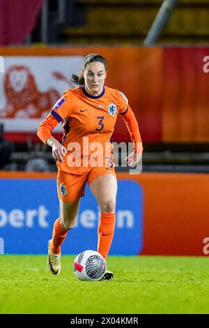 BREDA, NIEDERLANDE - 9. APRIL: Caitlin Dijkstra aus den Niederlanden läuft mit dem Ball während der UEFA Frauen Euro 2025 Gruppe am 9. April 2024 im Rat Verlegh Stadion in Breda, Niederlande, in der Qualifikationsrunde Tag 2. (Foto: Joris Verwijst/Orange Pictures) Stockfoto