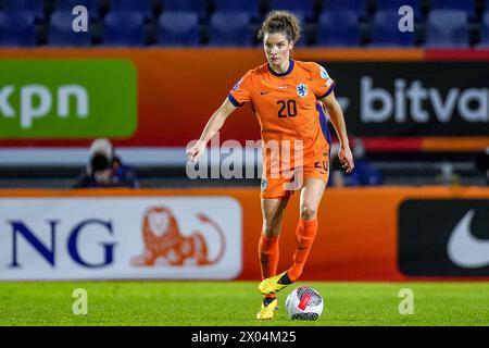 BREDA, NIEDERLANDE - 9. APRIL: Dominique Janssen aus den Niederlanden dribbelt mit dem Ball während der UEFA Women's Euro 2025 Gruppe Ein Qualifikationsspiel am 2. Tag zwischen den Niederlanden und Norwegen im Rat Verlegh Stadion am 9. April 2024 in Breda, Niederlande. (Foto: Joris Verwijst/Orange Pictures) Stockfoto