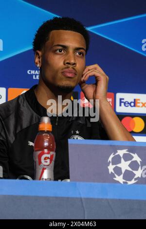 felix Nmecha bei der Pressekonferenz nach der Ankunft in Madrid zum Viertelfinale der UEFA Champions League gegen Atletico Madrid in Civitas Metropol Stockfoto