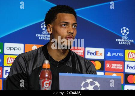 felix Nmecha bei der Pressekonferenz nach der Ankunft in Madrid zum Viertelfinale der UEFA Champions League gegen Atletico Madrid in Civitas Metropol Stockfoto