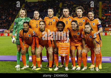 BREDA - Top-Reihe (l-r) Holland Torhüter Lize Kop, Caitlin Dijkstra aus Holland, Damaris Egurrola aus Holland, Romee Leuchter aus Holland, Dominique Janssen aus Holland, Sherida Spitse aus Holland. Erste Reihe (l-r) Esmee Brugts aus Holland, Kerstin Casparij aus Holland, Lineth Beerensteyn aus Holland, Danielle van de Donk aus Holland, Victoria Pelova aus Holland während des Qualifikationsspiels der Frauen in der Gruppe A1 zwischen den Niederlanden und Norwegen im Stadion Rat Verlegh am 9. April; 2024 in Breda, Niederlande. ANP | Hollandse Hoogte | MAURICE VAN STEEN Stockfoto