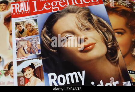 Viersen, Deutschland - 9. März. 2024: Nahaufnahme der Titelseite des deutschen Magazins mit Porträt der Schauspielerin Romy Schneider Stockfoto