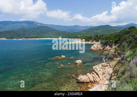 Plage de Cupabia oder Cupabia Beach. Küstenlandschaft der Insel Korsika an einem sonnigen Sommertag Stockfoto